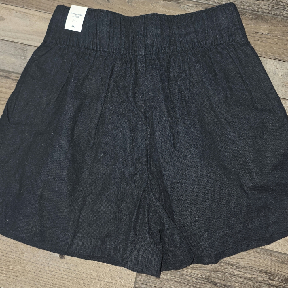 Abercrombie & Fitch High-Waist‎ Black Pleated Women's Shorts - Picture 2 of 4